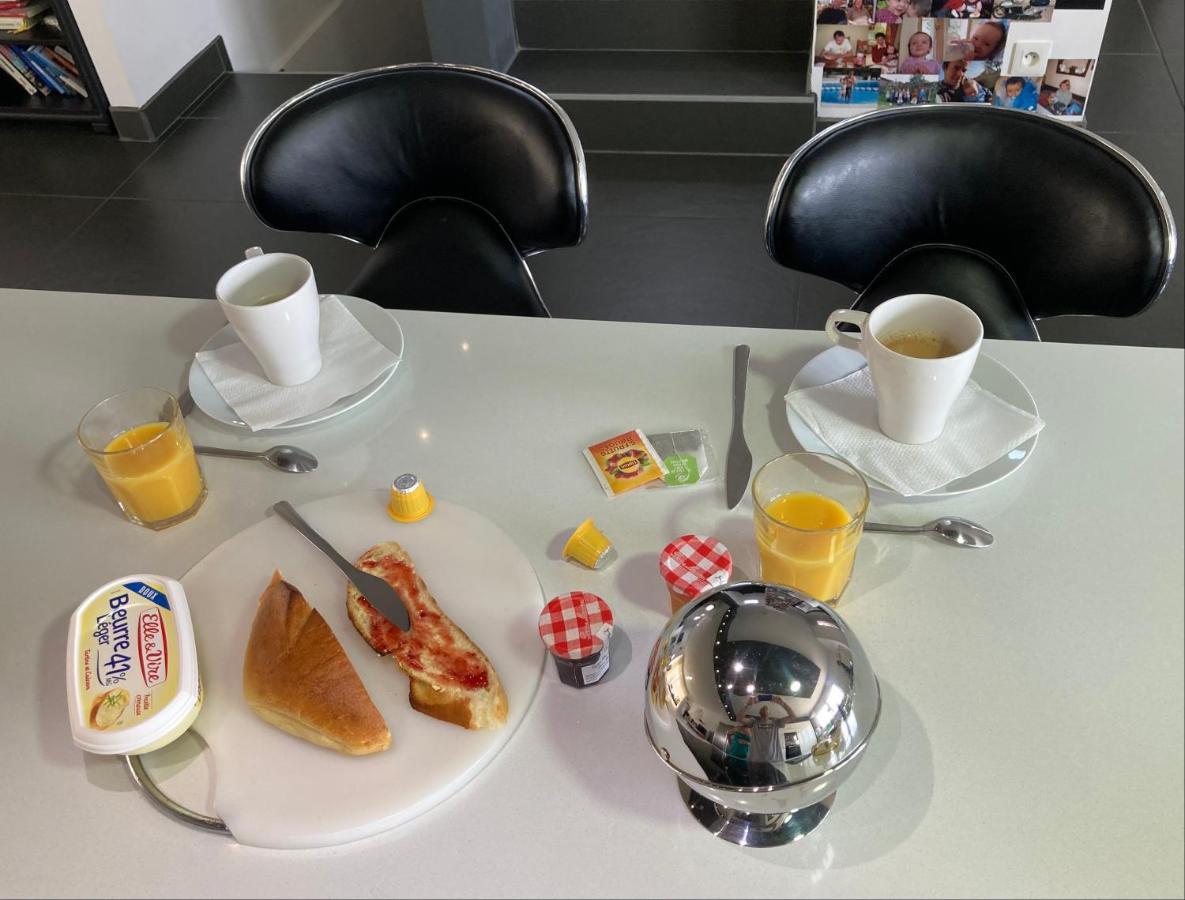 B&B Chez L'Habitant Chambre Privative Sur La Route Des Vins Tv Parking Box Velo Issenheim エクステリア 写真