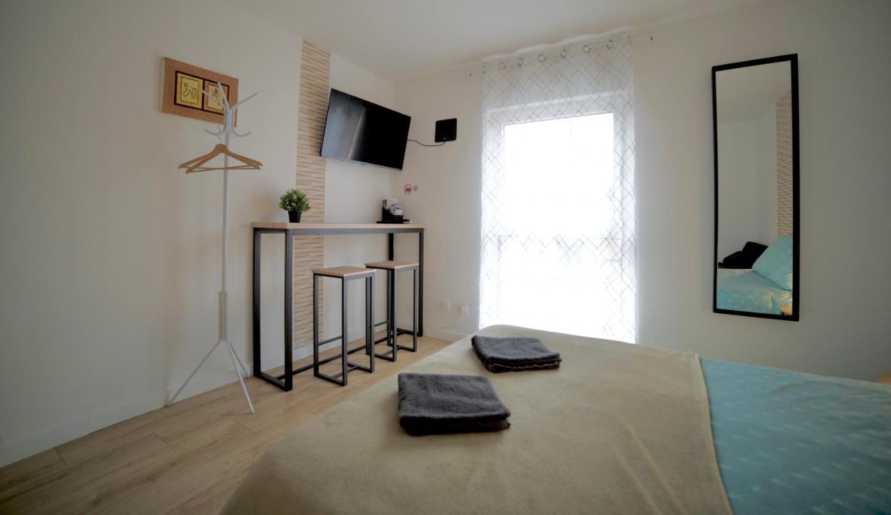 B&B Chez L'Habitant Chambre Privative Sur La Route Des Vins Tv Parking Box Velo Issenheim エクステリア 写真