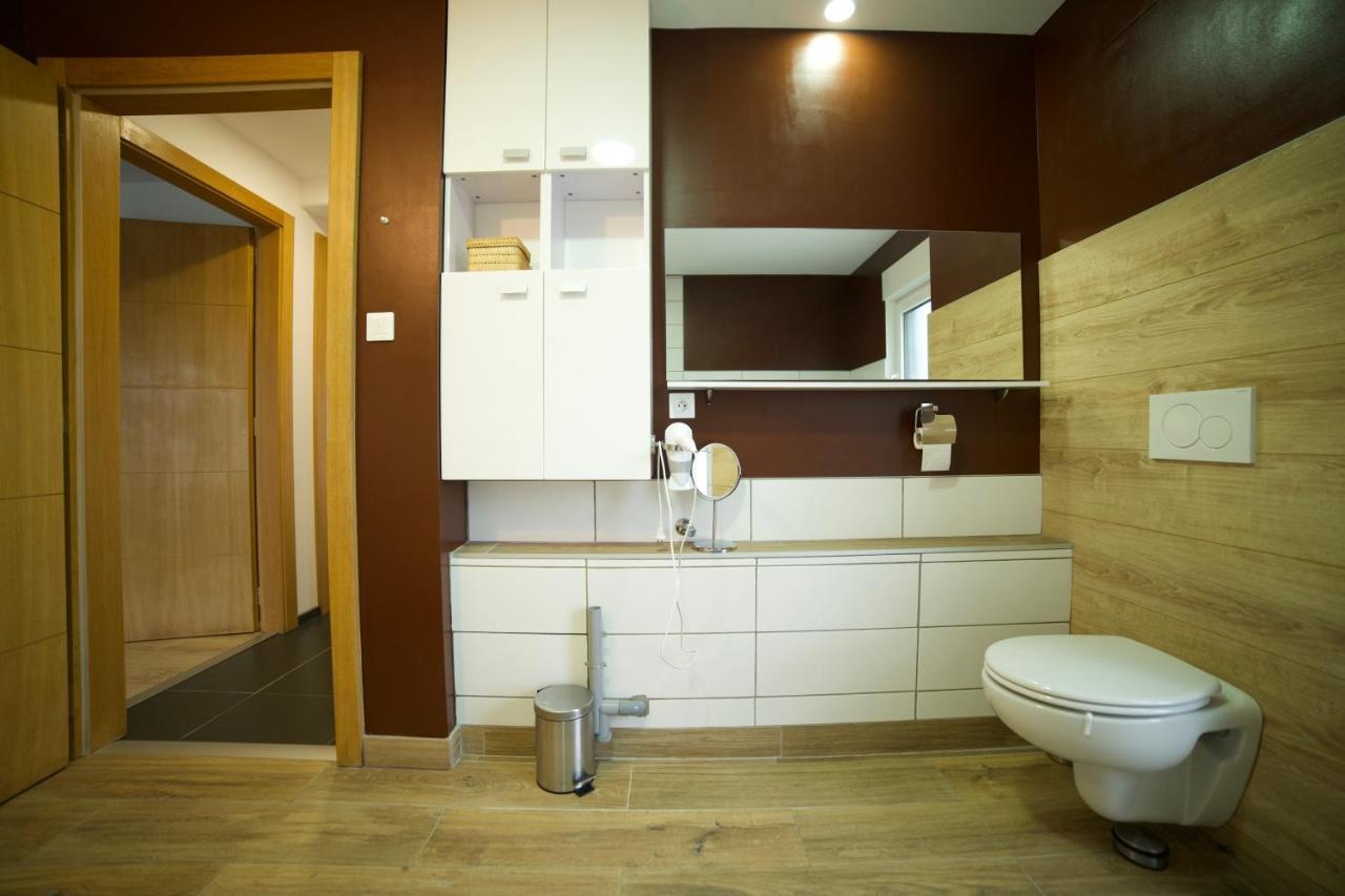 B&B Chez L'Habitant Chambre Privative Sur La Route Des Vins Tv Parking Box Velo Issenheim エクステリア 写真